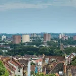 Penthouse With Impressive Views Sleeps 2 To 8 *