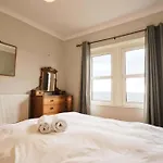 Penthouse With Impressive Views Sleeps 2 To 8 * Бристоль