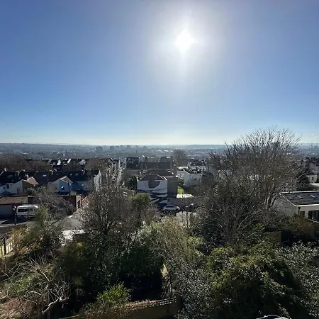 Large 2 Story Penthouse Apartment, Impressive Views * Bristol