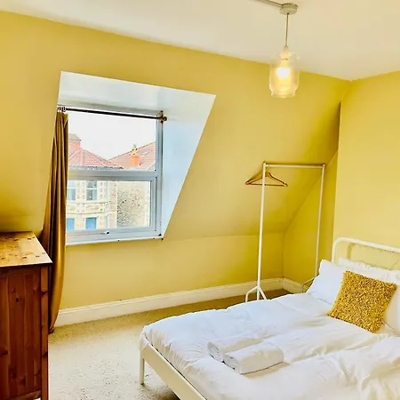 Penthouse With Impressive Views Sleeps 2 To 8 * 布里斯托