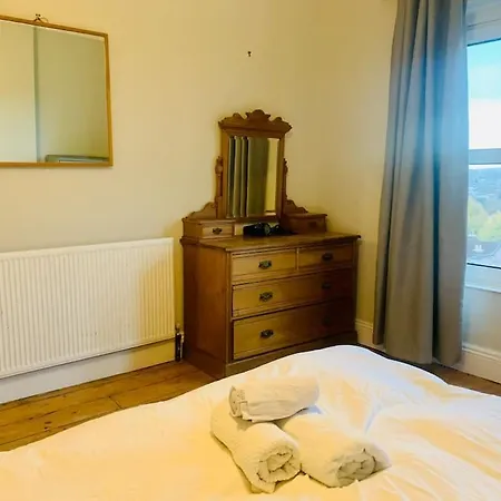Penthouse With Impressive Views Sleeps 2 To 8 *