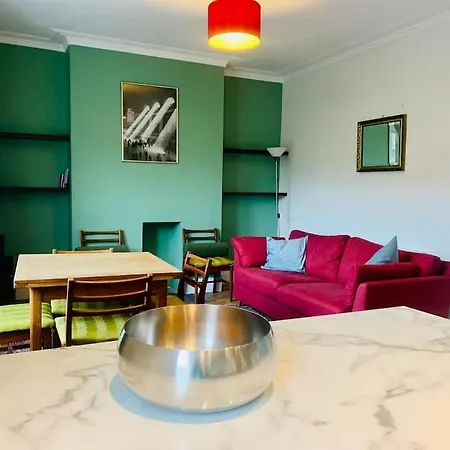 Penthouse With Impressive Views Sleeps 2 To 8 ブリストル