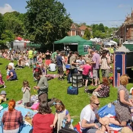 Large 2 Story Penthouse Apartment, Impressive Views *