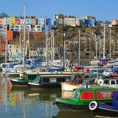 Large 2 Story Penthouse Apartment, Impressive Views Bristol