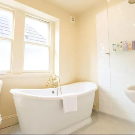 Penthouse With Impressive Views Sleeps 2 To 8 *