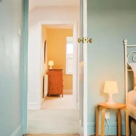 Large 2 Story Penthouse Apartment, Impressive Views Bristol