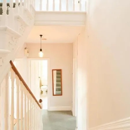 Large 2 Story Penthouse Apartment, Impressive Views Apartment Bristol