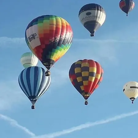 Large 2 Story Penthouse Apartment, Impressive Views * Bristol