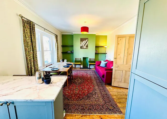 Penthouse With Impressive Views Sleeps 2 To 8 * Bristol