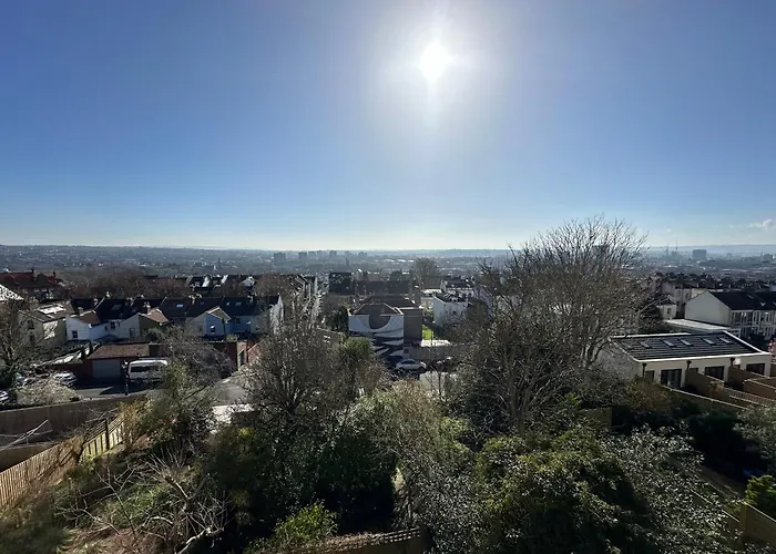 Large 2 Story Penthouse Apartment, Impressive Views * Bristol