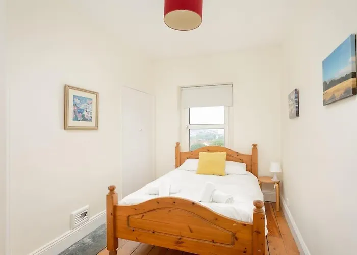 Penthouse With Impressive Views Sleeps 2 To 8 Bristol