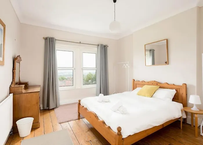 Penthouse With Impressive Views Sleeps 2 To 8 Apartament Bristol