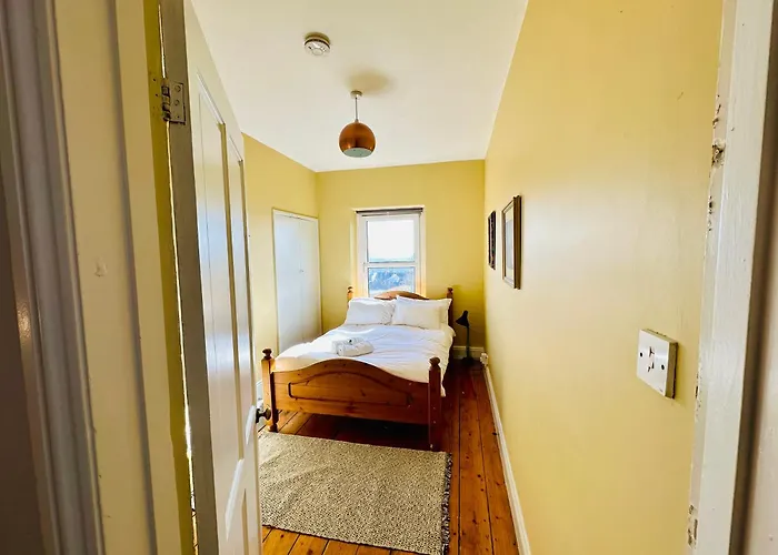 Penthouse With Impressive Views Sleeps 2 To 8 * Bristol