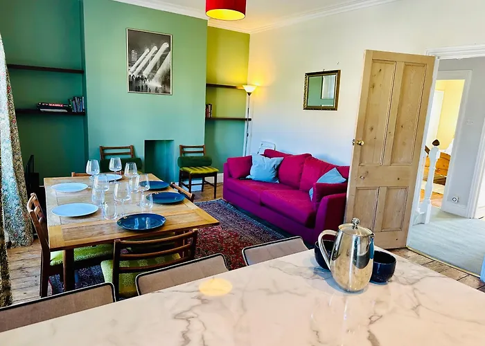 Penthouse With Impressive Views Sleeps 2 To 8