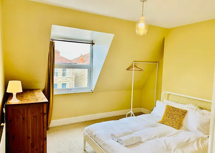 Penthouse With Impressive Views Sleeps 2 To 8 * Bristol