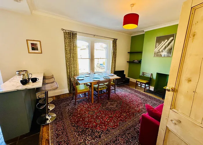 Penthouse With Impressive Views Sleeps 2 To 8 Apartament *