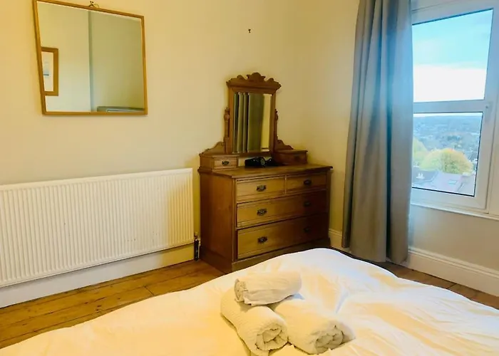 Large 2 Story Penthouse Apartment, Impressive Views *