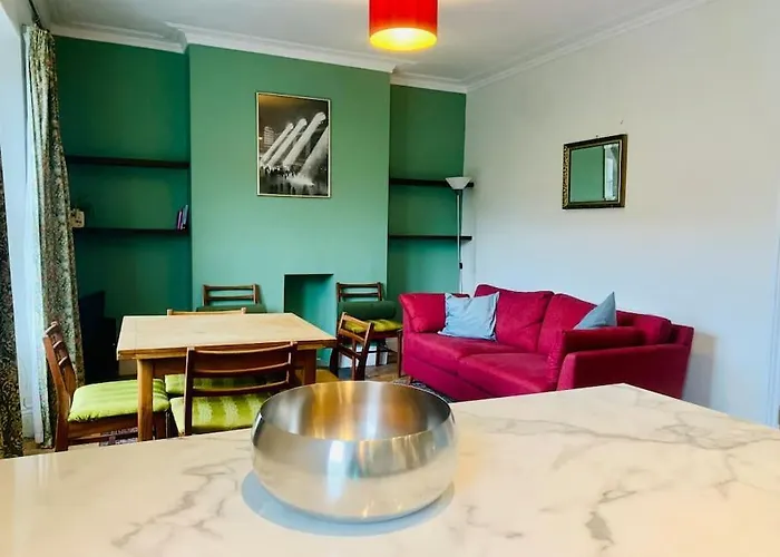 Large 2 Story Penthouse Apartment, Impressive Views Бристоль