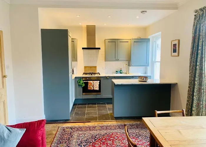 Large 2 Story Penthouse Apartment, Impressive Views Bristol