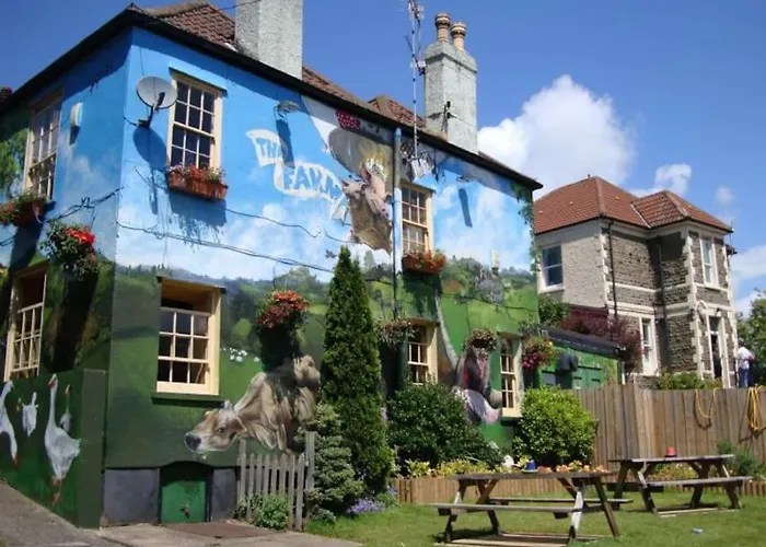 Апартаменти Large 2 Story Penthouse Apartment, Impressive Views *