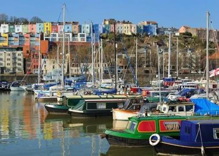 Penthouse With Impressive Views Sleeps 2 To 8 Bristol