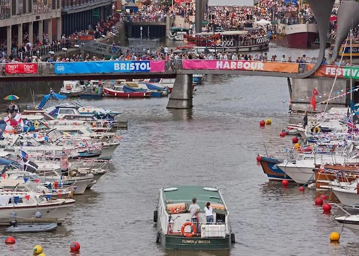 Penthouse With Impressive Views Sleeps 2 To 8 *