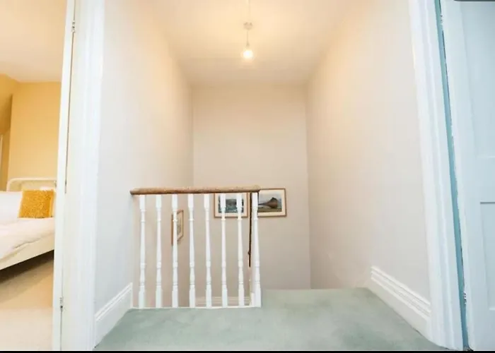 Penthouse With Impressive Views Sleeps 2 To 8 Apartmán Bristol