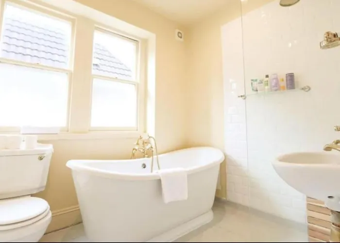 Penthouse With Impressive Views Sleeps 2 To 8 *