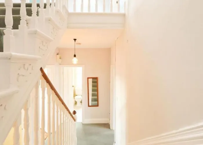 Penthouse With Impressive Views Sleeps 2 To 8 Apartmán Bristol