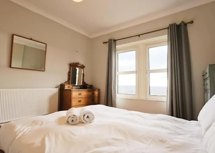 Penthouse With Impressive Views Sleeps 2 To 8 * Bristol