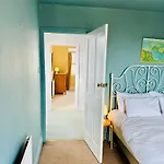 Апартаменти Penthouse With Impressive Views Sleeps 2 To 8