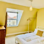 Penthouse With Impressive Views Sleeps 2 To 8 * Бристоль