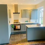Апартаменти Penthouse With Impressive Views Sleeps 2 To 8 *