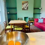 Penthouse With Impressive Views Sleeps 2 To 8 * Бристоль