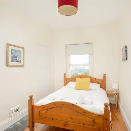 Penthouse With Impressive Views Sleeps 2 To 8 Bristol