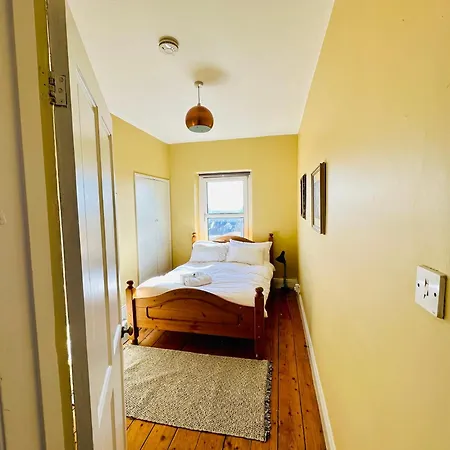 Penthouse With Impressive Views Sleeps 2 To 8 * Бристоль