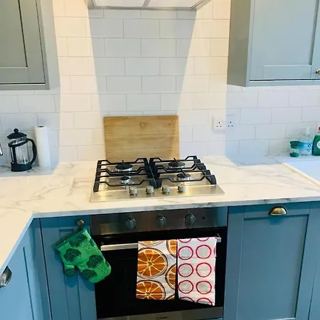 Large 2 Story Penthouse Apartment, Impressive Views Bristol