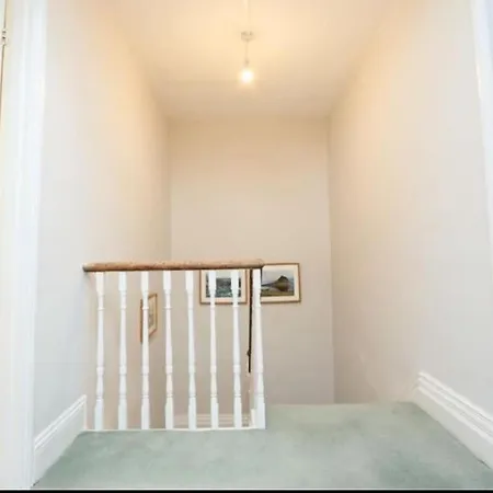 Penthouse With Impressive Views Sleeps 2 To 8 Apartament Bristol