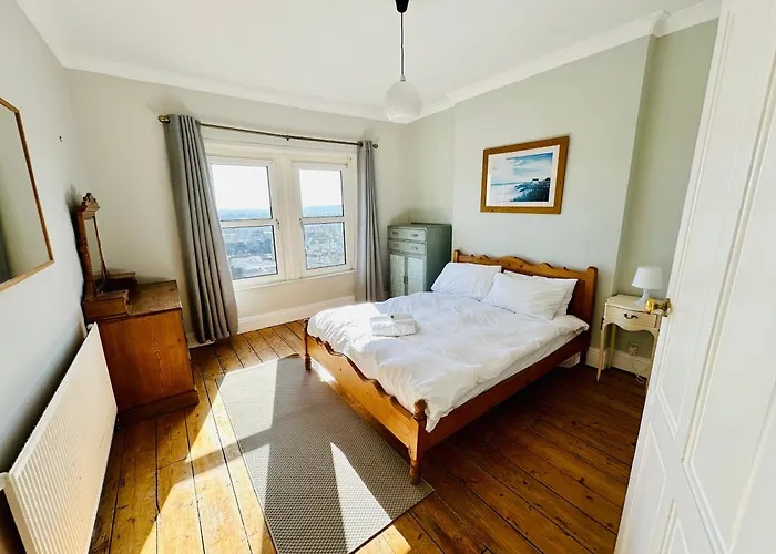 Large 2 Story Penthouse Apartment, Impressive Views Μπρίστολ