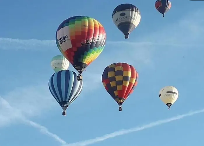 Large 2 Story Penthouse Apartment, Impressive Views * Μπρίστολ